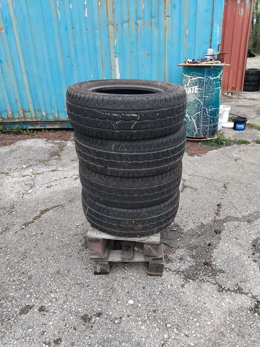 Бусови гуми 215 65 16 С Ц Ханкук Hankook.
Налични са 4 броя - нов внос. Не са нови! Посочената цена е за един брой гума. Без коментар на цената. 43 го