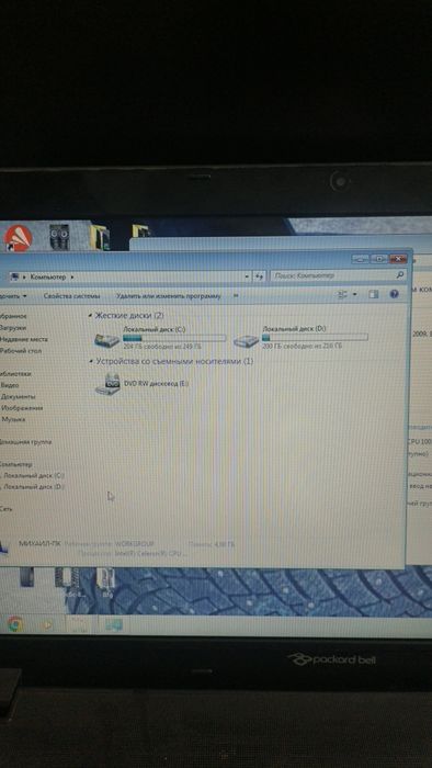 Ноутбук,  packard bell зарядку держит