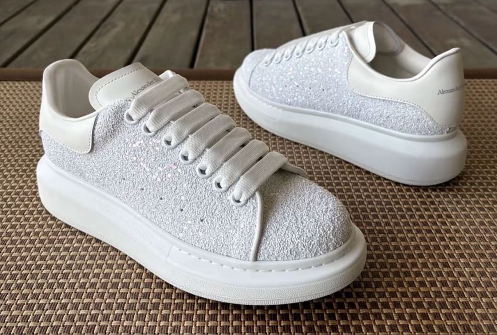 Vand alexander mcqueen noi cu pietricele. Orice marime disponibila