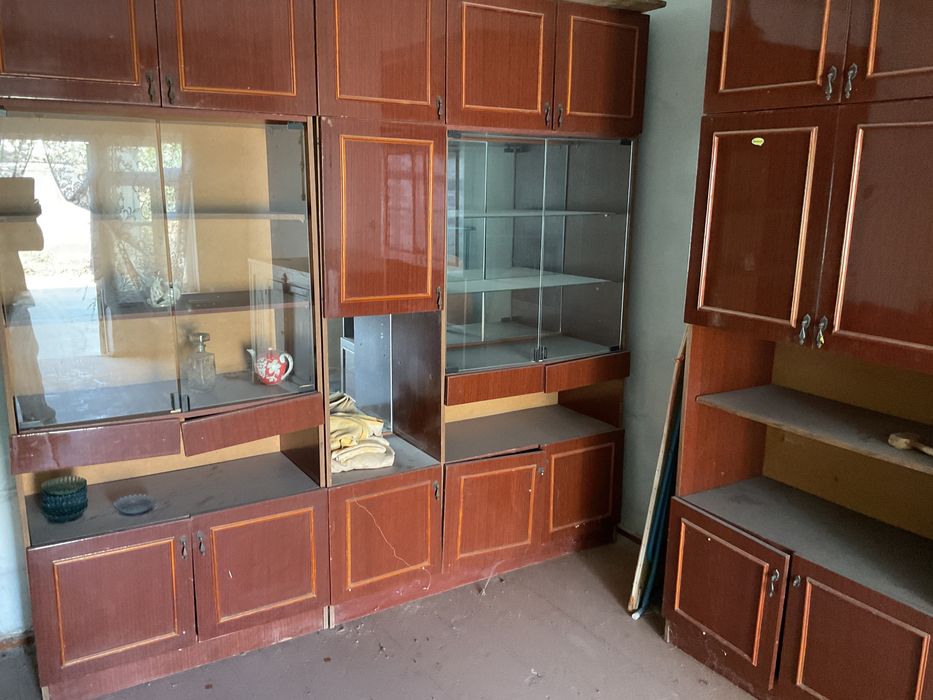 Шифоньер продается трех дверная, б/у в хорошем состояние.