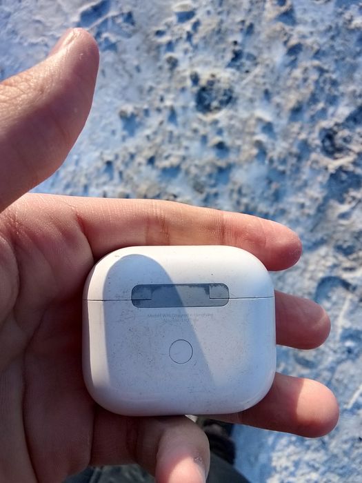 Продам наушники Airpods 3