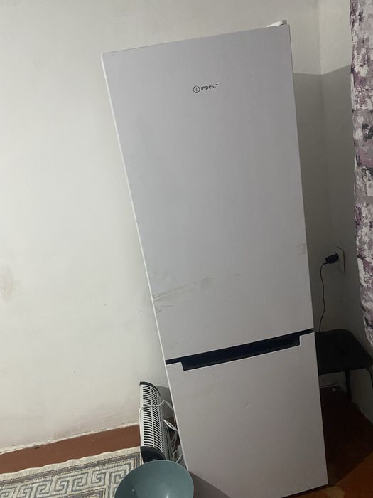 Холодильник Indesit