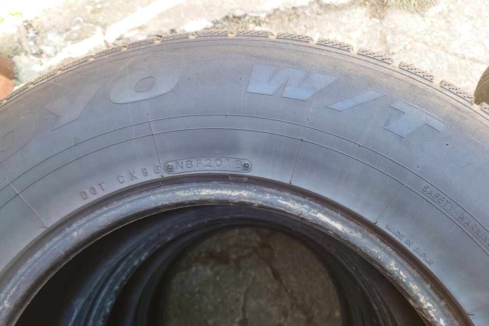 4 Anvelope iarna 225/75R16 Toyo + 4 anv vara 255/65R16 Bridgestone