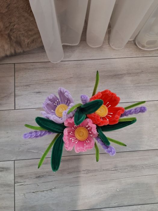 Flori din sârmă plușată