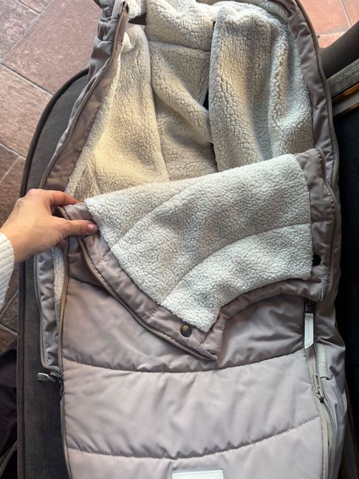 Cybex Priam  Beige Пълен пакет + кош за новородено в черен цвят