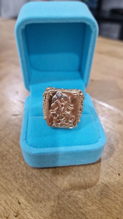 Продам золото 585 пробы.