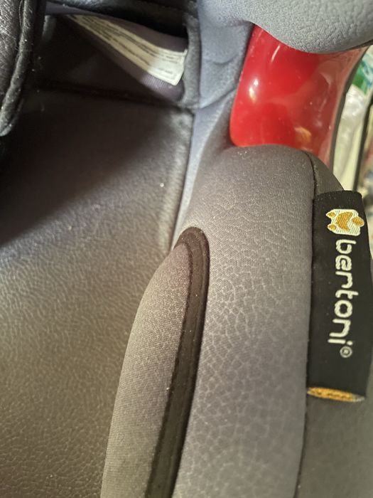 Продавам запазено детско столче за автомобил, марка Bertoni