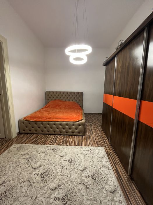 Vand apartament cu 2 camere , zona centrala