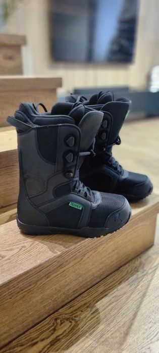 Boots snowboard .   NOI