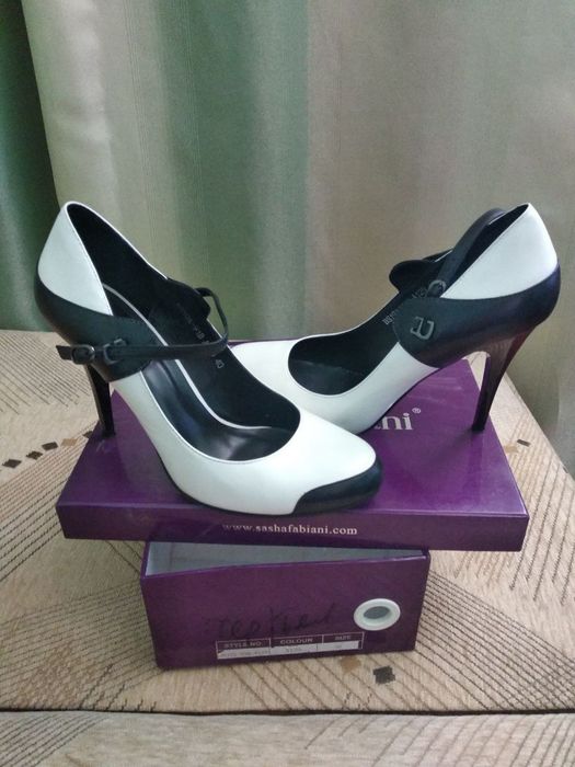 Продаются женские туфли