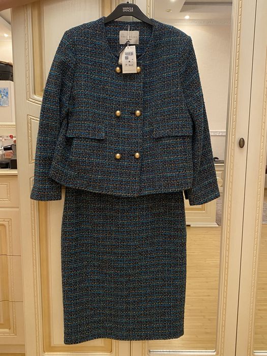 Женский комплект (жакет + юбка)