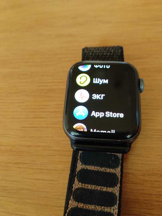 Смарт часовник apple watch series 4 / 44mm