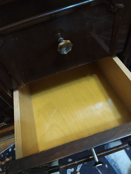 Трюмо и 2 тумбочки