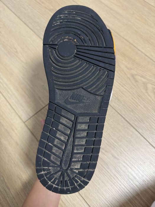 Jordan air 1 mid barbati