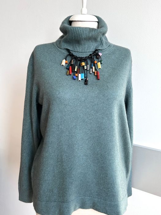 Мек топъл разкошен пуловер в хубав цвят