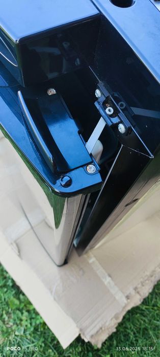 Хладилник каравана 12/220 V работи и на газ