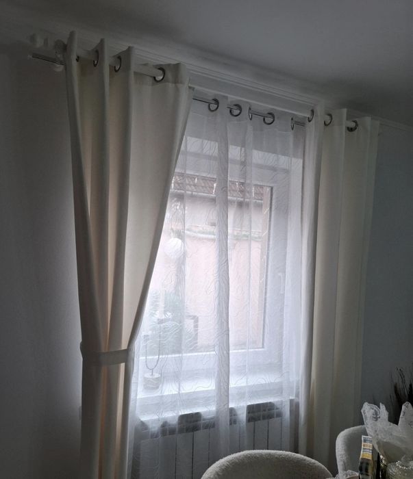 Galerie cu șină de perdea