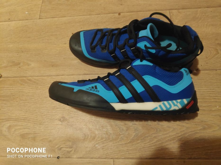 Чисто нови маратонки adidas тракшън номер 46