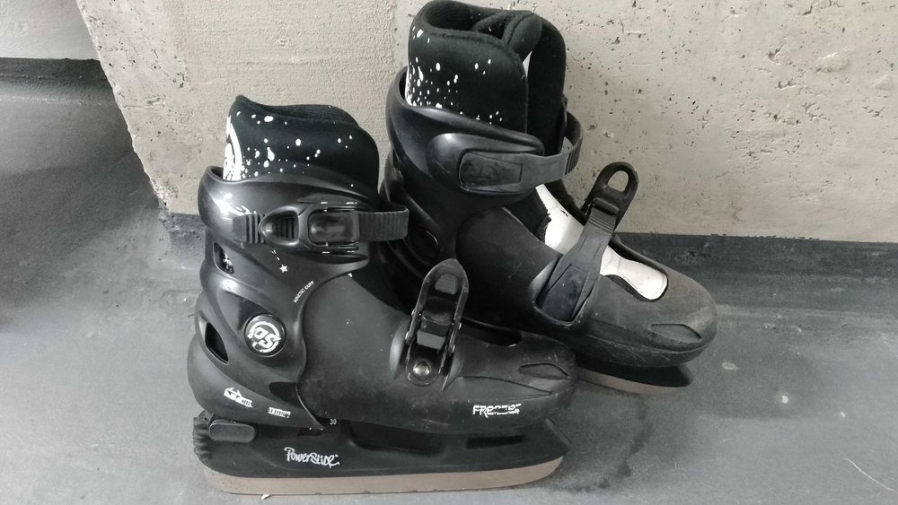 Pachet copii 0-8 ani (conține scaun de mașină Britax Römer, scaun de bicicletă, cărucior și patine)