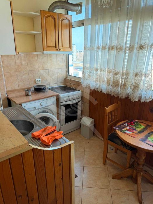 Дава се под наем Тристаен апартамент в Пловдив, Гагарин - 68 кв.м за 388.62 € - Снимка #1