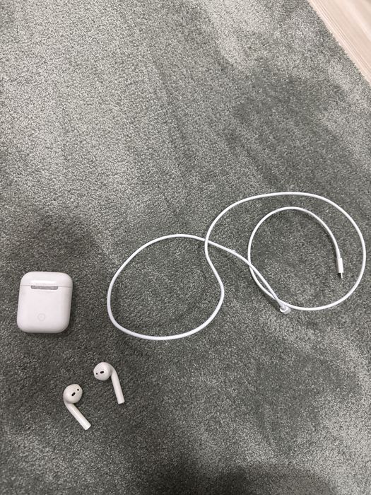 Airpods-uri casti