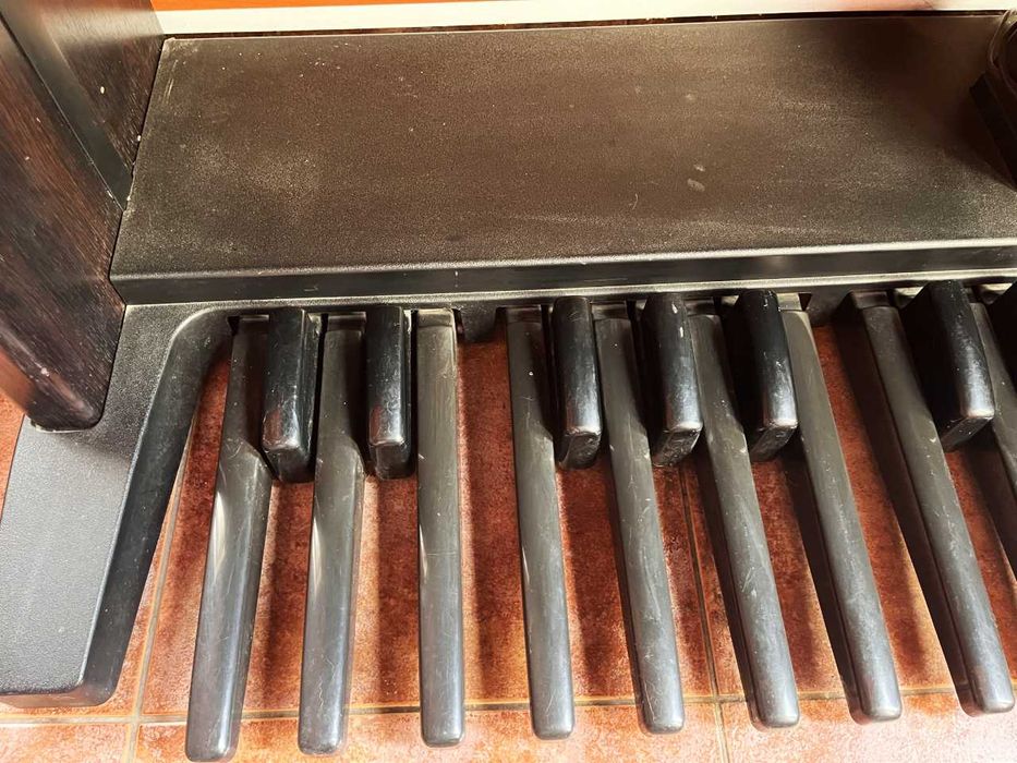 Eлeктрически орган Yamaha Electone HS-6