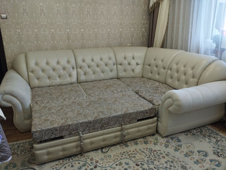 Продам диван угловой 2.8 *1.7
