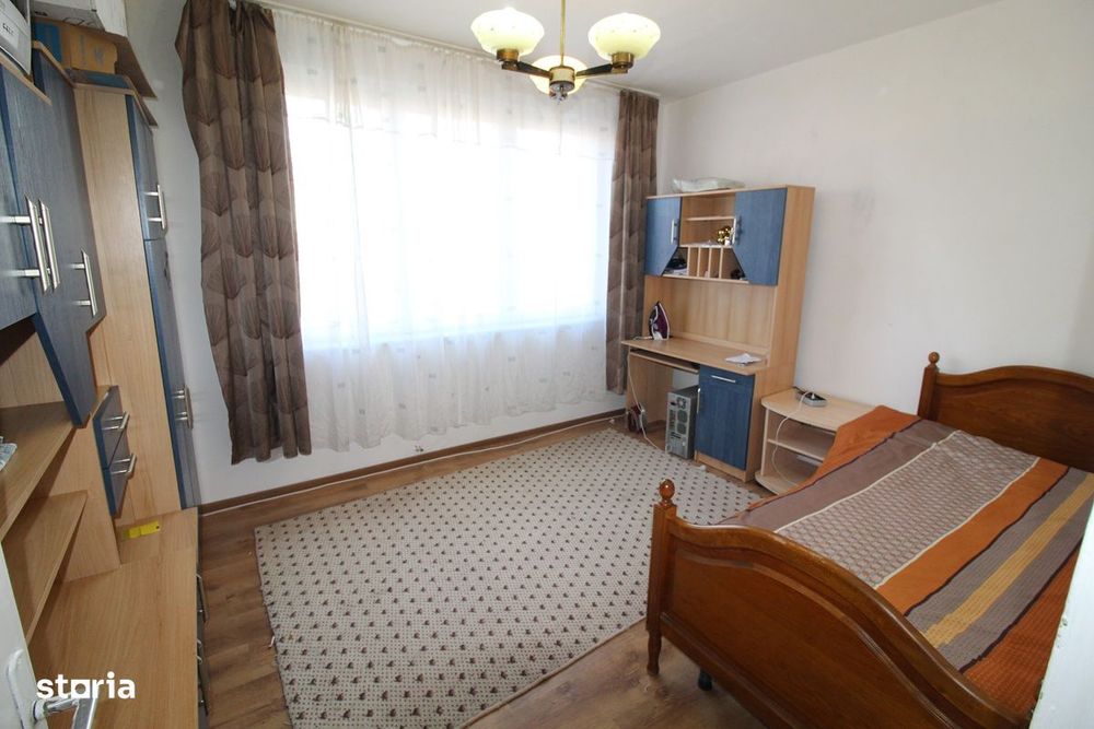 Vând apartament 2 camere, în Hunedoara zona Micro2-Omw, etaj 2 — fotografia 1