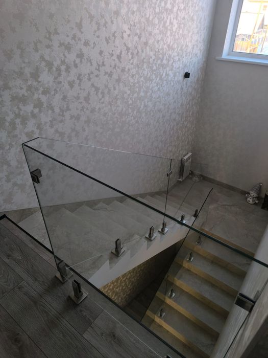 Лестницы и перила из стекла