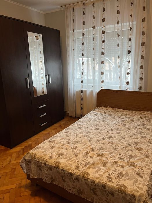 Închiriez apartament Micro 17