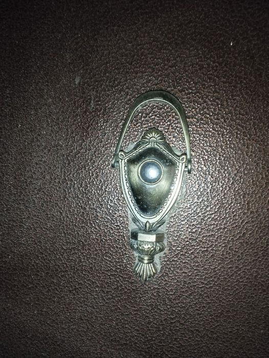 Продаю входную дверь