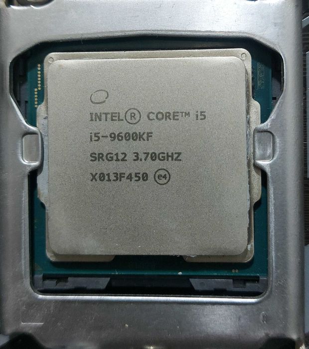 KIT i5 9600KF 3.7GHz + GIGABYTE Z390 D + Cooler IdCooling