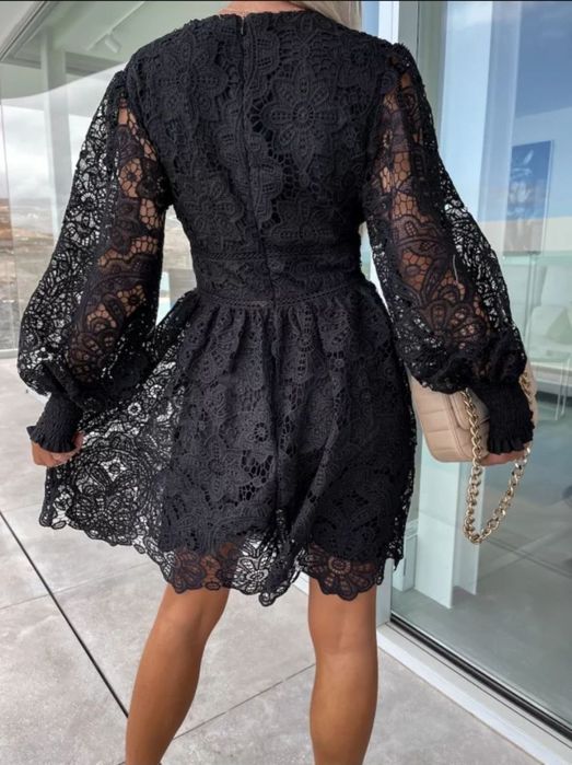 Прекрасна дантелена рокля