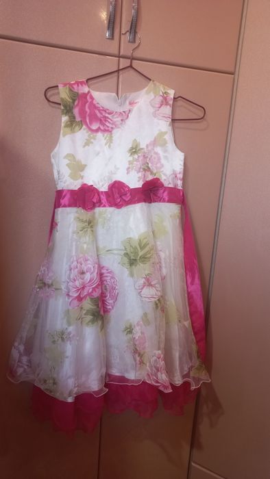 Платья детские праздничные