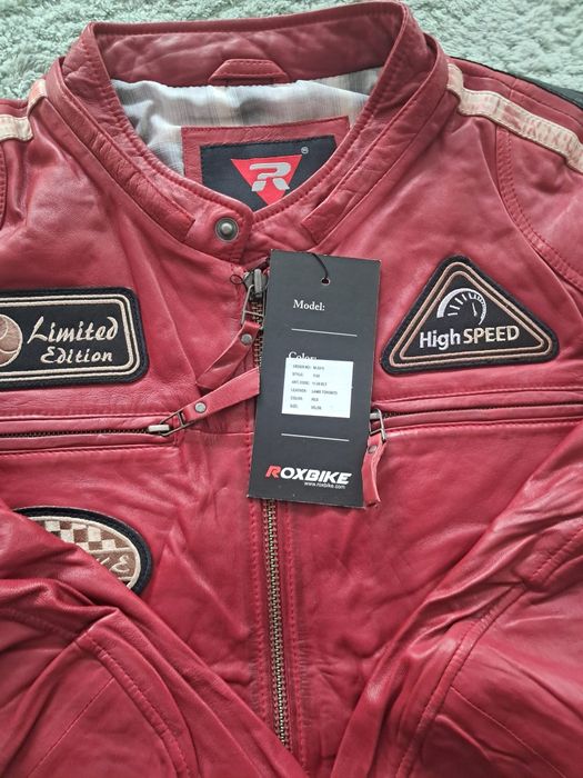 Gecii de piele diferite modele și culori.