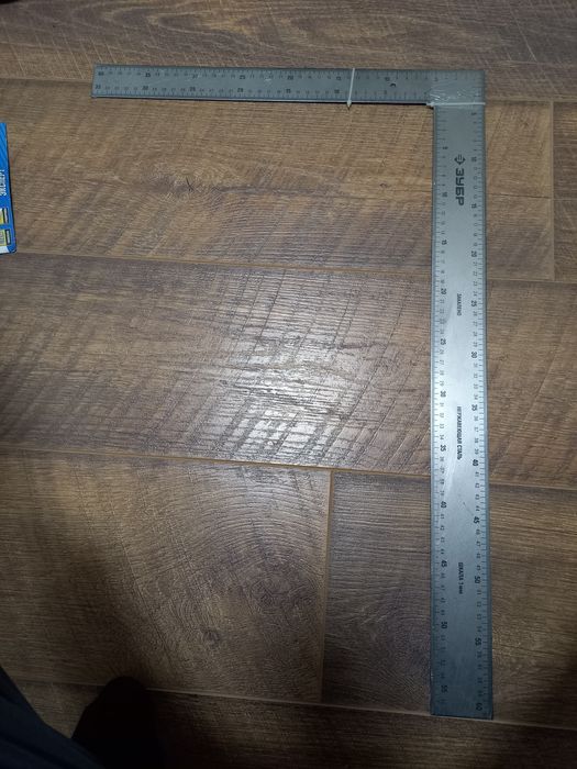 Угольник цельнометаллический