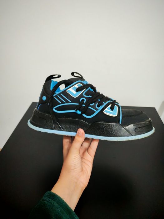 Vând pereche de adidași gryxx