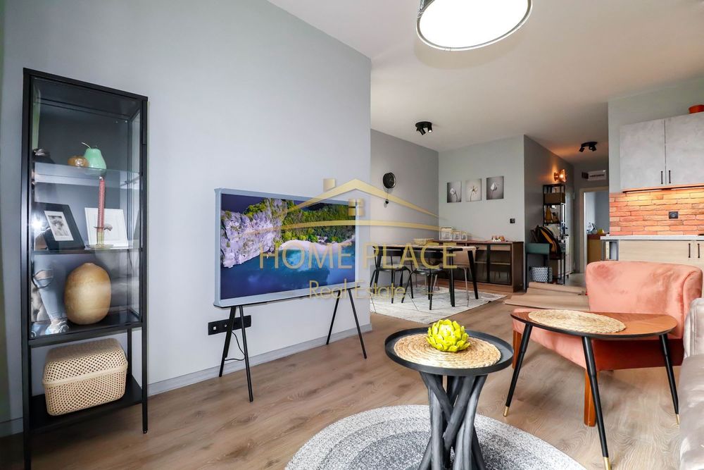 Дава се под наем Двустаен апартамент в Варна, Цветен квартал - 64 кв.м за 561 € - Снимка #2