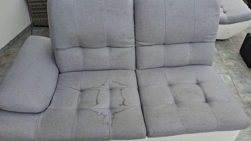 Ofer servicii de curățare profesională a tapițeriei la domiciliu