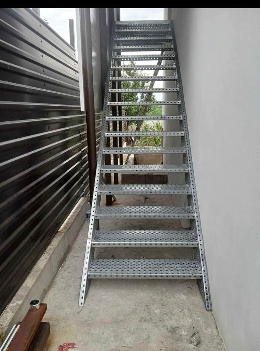 Vând scări metalice și trepte metalice la comandă
Realizez și vând scă