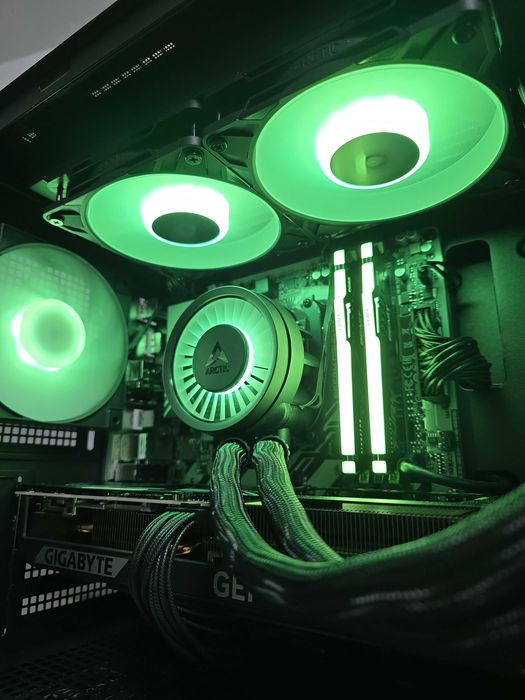 PC Gaming Ryzen 7 7800X3D RTX 5070 32GB RAM DDR5