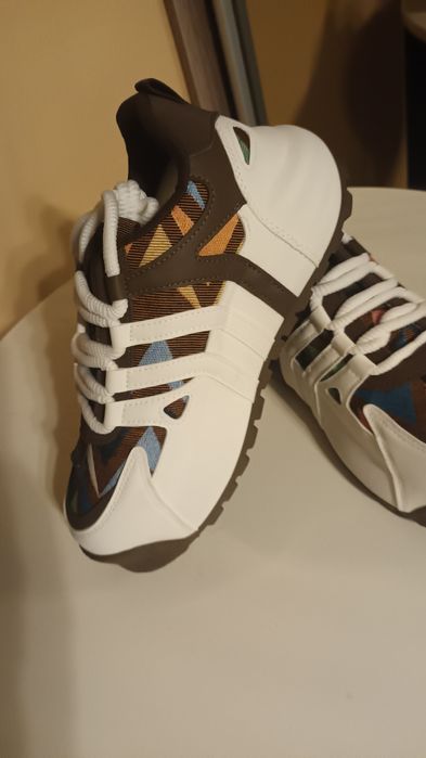 Vând pantofi unisex talpa groasa