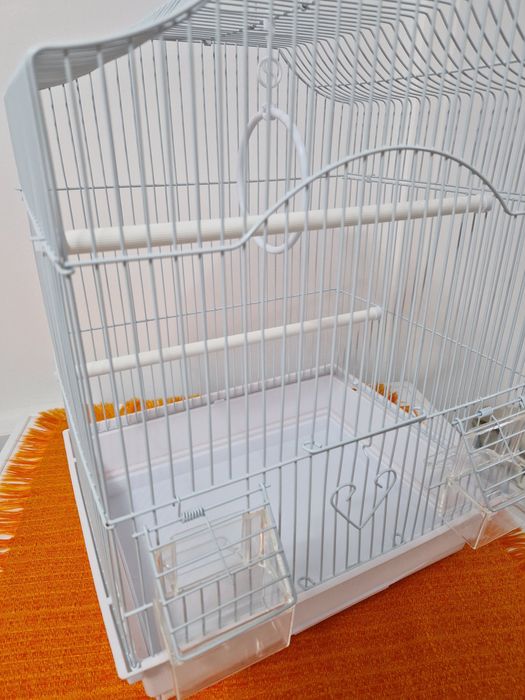 Colivie păsări cu leagăn și recipiente pentru hrană și apă