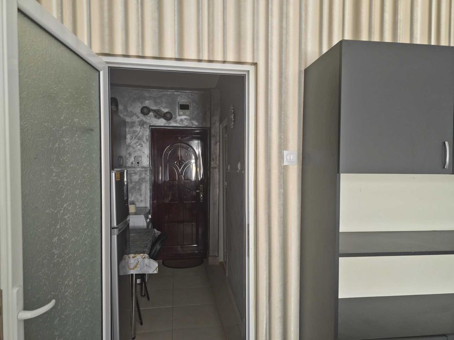 Proprietar vand  Garsoniera zona centrala Tribunal,etaj 1, renovata, Pret avantajos 42000 euro .