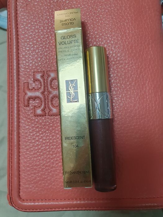 YSL Gloss Volupte гланц червило .от 90лв