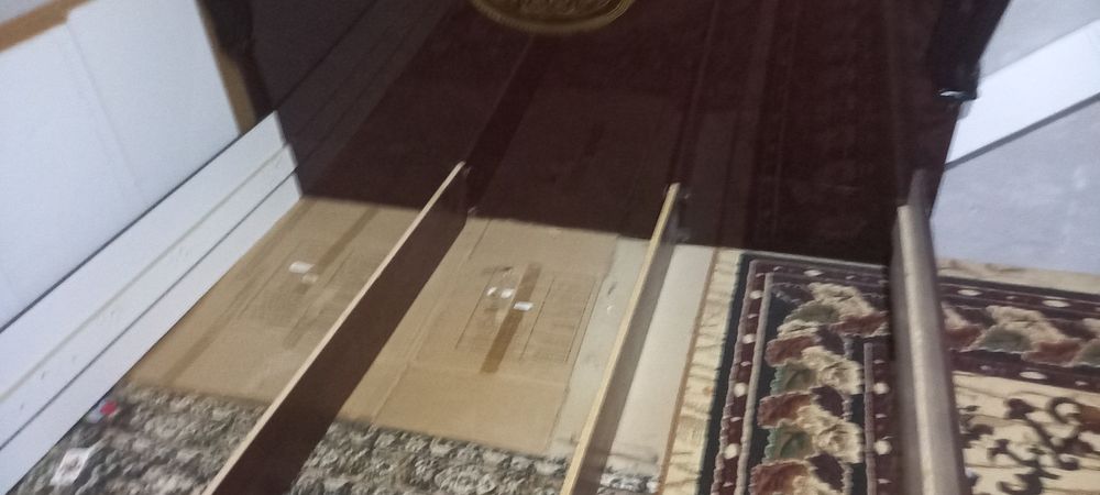 Spalniy 500ming oxiri yaxshi holatda matras va poli bor kamplekt