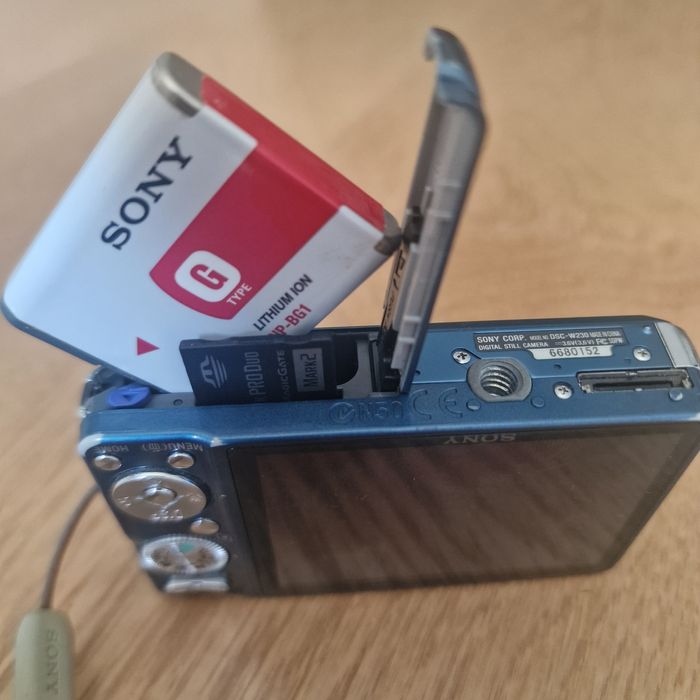 aparat foto Sony. Antene  TV satelit aparat radio