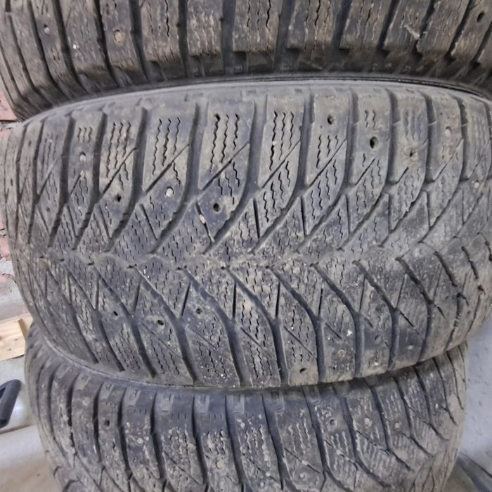 Шины зимние 215/55 R17