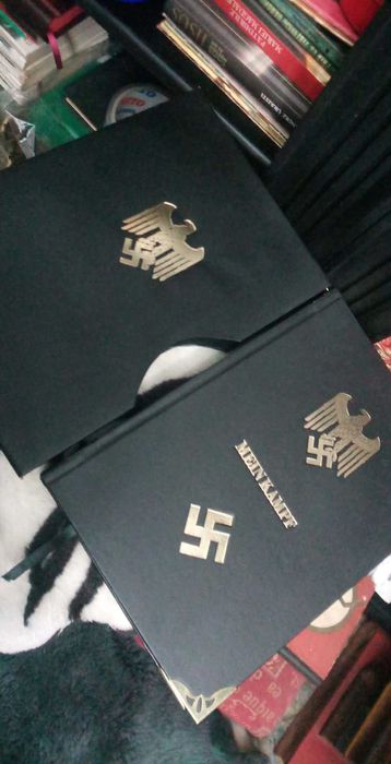 MEIN KAMPF -Adolf Hitler"in ETUI_ 2vol ,leg de lux,necenzurata
