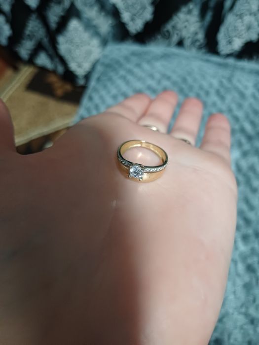 Продам  новое золотое кольцо